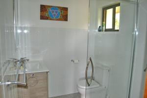 Bilik mandi di Atahara - Bring your own linen +10 gambar