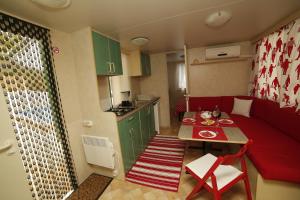 Fotografia z galérie ubytovania Family friendly apartments with a swimming pool Bol, Brac - 13364 v Boli