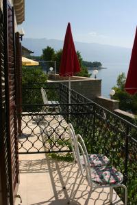 En balkon eller terrasse på Double Room Puntinak 12255a