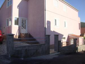 Fotografie z fotogalerie ubytování Apartments by the sea Grebastica, Sibenik - 13406 v destinaci Bašelovići