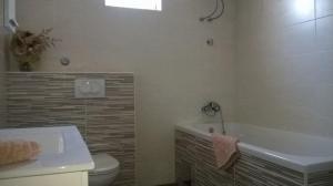 Fotografie z fotogalerie ubytování Apartments by the sea Grebastica, Sibenik - 13406 v destinaci Bašelovići