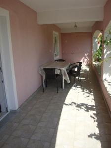 Fotografie z fotogalerie ubytování Apartments by the sea Grebastica, Sibenik - 13406 v destinaci Bašelovići