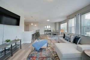 a living room with a couch and a dining room at Beautiful 2BR Apt/EWR Airport/King /Free Parking in Newark