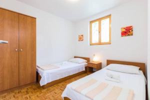 Fotografia z galérie ubytovania Apartments by the sea Petrcane, Zadar - 13490 v destinácii Petrcane