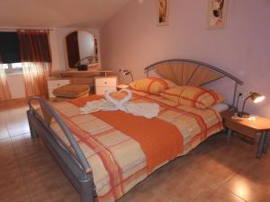 a bedroom with a bed with two swans on it at Apartments by the sea Brna, Korcula - 13492 in Smokvica