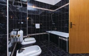 Ένα μπάνιο στο Apartments with a swimming pool Krsan, Central Istria - Sredisnja Istra - 13521 +11 φωτογραφίες