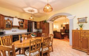 Η κουζίνα ή μικρή κουζίνα στο Apartments with a swimming pool Krsan, Central Istria - Sredisnja Istra - 13521