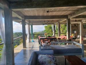 Uma varanda ou terraço em Deishaview Jungle Hostel
