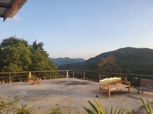 Uma vista geral da montanha ou uma vista da montanha a partir do hostel