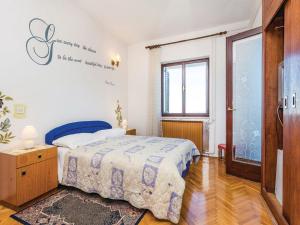 a bedroom with a bed and a window at Apartments with a parking space Kastav, Opatija - 13568 in Kastav