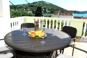 Fotografie z fotogalerie ubytování Apartments by the sea Tisno, Murter - 13588 v destinaci Tisno