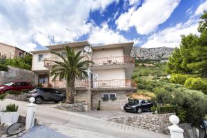 Fotografia z galérie ubytovania Apartments by the sea Brela, Makarska - 13620 v destinácii Brela