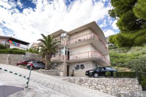 Fotografia z galérie ubytovania Apartments by the sea Brela, Makarska - 13620 v destinácii Brela