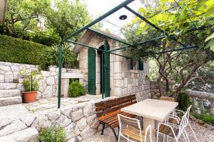 Fotografia z galérie ubytovania Apartments by the sea Brela, Makarska - 13620 v destinácii Brela + 32 fotografií