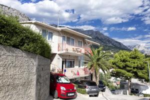 Fotografia z galérie ubytovania Apartments by the sea Brela, Makarska - 13620 v destinácii Brela
