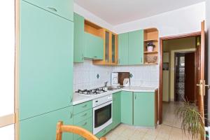 Fotografia z galérie ubytovania Apartments by the sea Brela, Makarska - 13620 v destinácii Brela