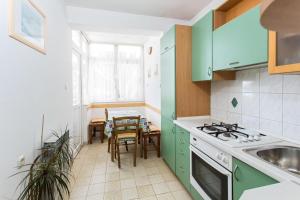 Fotografia z galérie ubytovania Apartments by the sea Brela, Makarska - 13620 v destinácii Brela