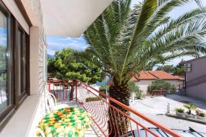 Fotografia z galérie ubytovania Apartments by the sea Brela, Makarska - 13620 v destinácii Brela