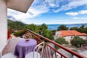 Fotografia z galérie ubytovania Apartments by the sea Brela, Makarska - 13620 v destinácii Brela
