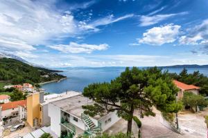 Fotografia z galérie ubytovania Apartments by the sea Brela, Makarska - 13620 v destinácii Brela