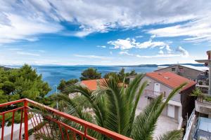 Fotografia z galérie ubytovania Apartments by the sea Brela, Makarska - 13620 v destinácii Brela