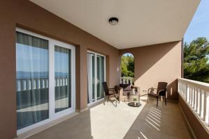 Fotografie z fotogalerie ubytování Apartments by the sea Medici, Omis - 13634 v destinaci Mimice
