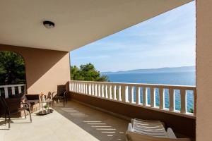 Fotografie z fotogalerie ubytování Apartments by the sea Medici, Omis - 13634 v destinaci Mimice