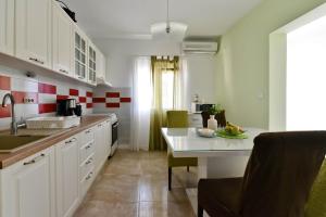 Fotografie z fotogalerie ubytování Seaside holiday house Razanac, Zadar - 13677 v destinaci Ražanac