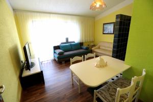 Posedenie v ubytovaní Family friendly seaside apartments Pirovac, Sibenik - 13692