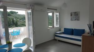 Fotografia z galérie ubytovania Apartments by the sea Stomorska, Solta - 13695 v destinácii Stomorska