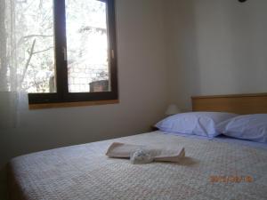 Posteľ alebo postele v izbe v ubytovaní Apartments by the sea Cove Kalebova Luka, Rogoznica - 13712