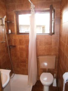 Kúpeľňa v ubytovaní Apartments by the sea Cove Kalebova Luka, Rogoznica - 13712