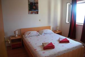 Voodi või voodid majutusasutuse Apartments by the sea Lumbarda, Korcula - 12839 toas