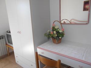 Zdjęcie z galerii obiektu Quadruple Room Rovinj 13591h w Rovinj