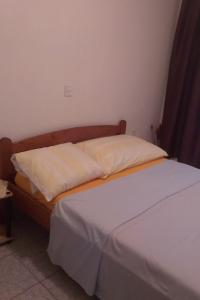 Katil atau katil-katil dalam bilik di Apartment Povljana 12169d
