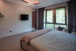 Una cama o camas en una habitación de 小鳥敲門 Bird Villa