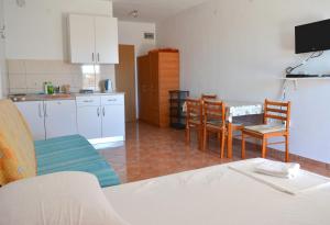 a kitchen and dining room with a table and chairs at Studio Gradac 13681a in Gradac