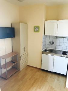 Kuchyň nebo kuchyňský kout v ubytování Apartments by the sea Ljubac, Zadar - 14593