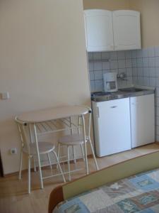Kuchyň nebo kuchyňský kout v ubytování Apartments by the sea Ljubac, Zadar - 14593