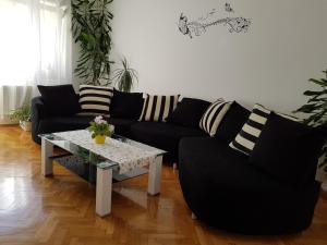 Fotografia z galérie ubytovania Apartments with a parking space Omis - 14625 v Omise