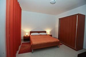 Postel nebo postele na pokoji v ubytování Apartments by the sea Pakostane, Biograd - 14658