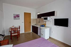 Kuchyň nebo kuchyňský kout v ubytování Apartments by the sea Pakostane, Biograd - 14658