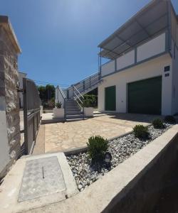 Zdjęcie z galerii obiektu Seaside holiday house Tkon, Pasman - 14664 w mieście Tkon