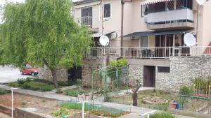 Fotografie z fotogalerie ubytování Apartments with a parking space Viskovici, Rasa - 14691 v destinaci Koromačno