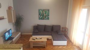 Fotografie z fotogalerie ubytování Apartments with a parking space Viskovici, Rasa - 14691 v destinaci Koromačno