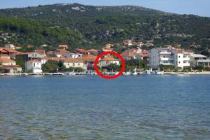 Fotografia z galérie ubytovania Seaside holiday house Vinisce, Trogir - 14704 v destinácii Vinišće