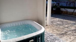 Fotografia z galérie ubytovania Seaside holiday house Vinisce, Trogir - 14704 v destinácii Vinišće