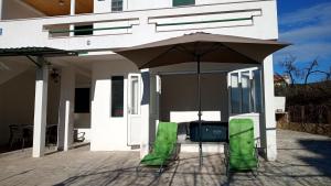 Fotografia z galérie ubytovania Seaside holiday house Vinisce, Trogir - 14704 v destinácii Vinišće