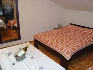 Postel nebo postele na pokoji v ubytování Apartments with parking spaces Sukosan, Zadar - 14742