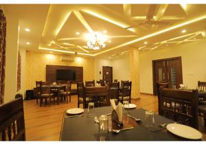 Restoran atau tempat lain untuk makan di Hotel Raha